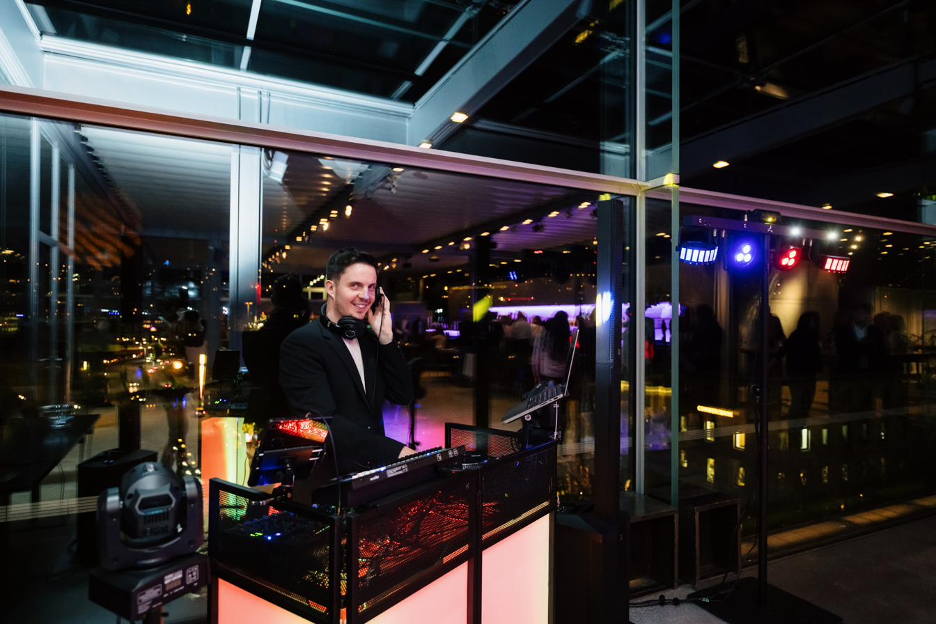 DJ-Setup von Happybeats in einer Eventlocation im Raum Stuttgart