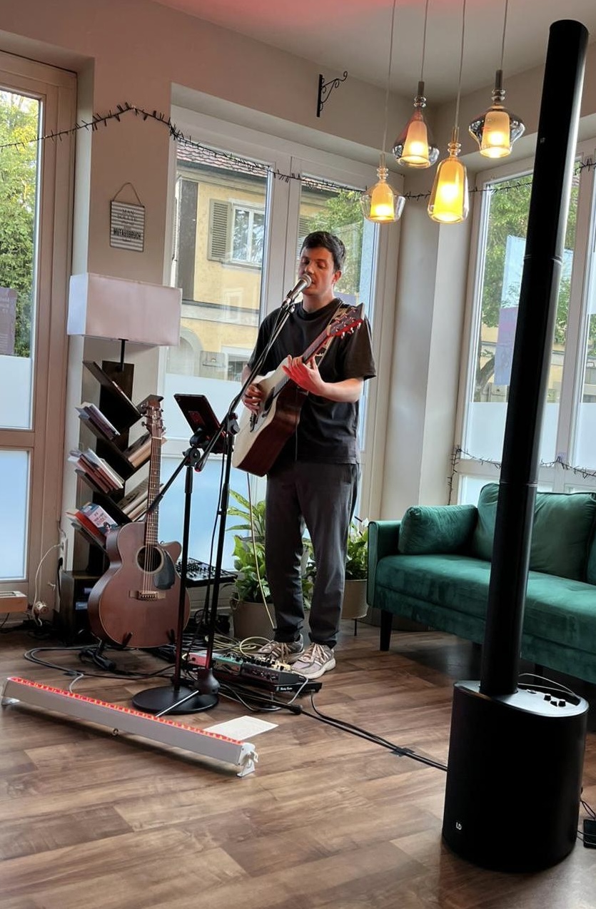 Livemusik mit Gesang und Akustikgitarre bei einer Hochzeit – Markus Holder, Happybeats Stuttgart
